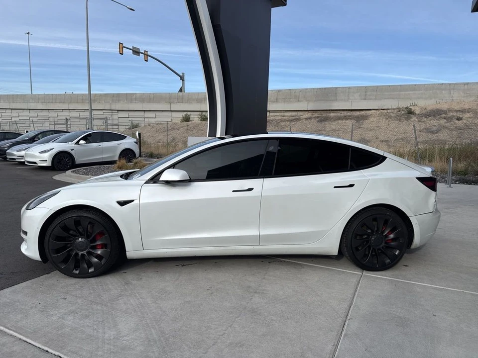 2022 Tesla Model 3 Performance - Image 4 of 21
