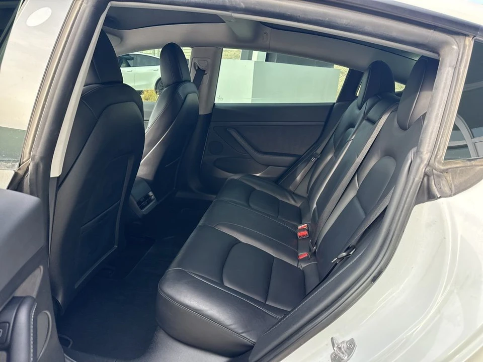 2022 Tesla Model 3 Performance - Image 15 of 21