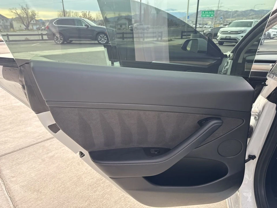 2022 Tesla Model 3 Performance - Image 10 of 21