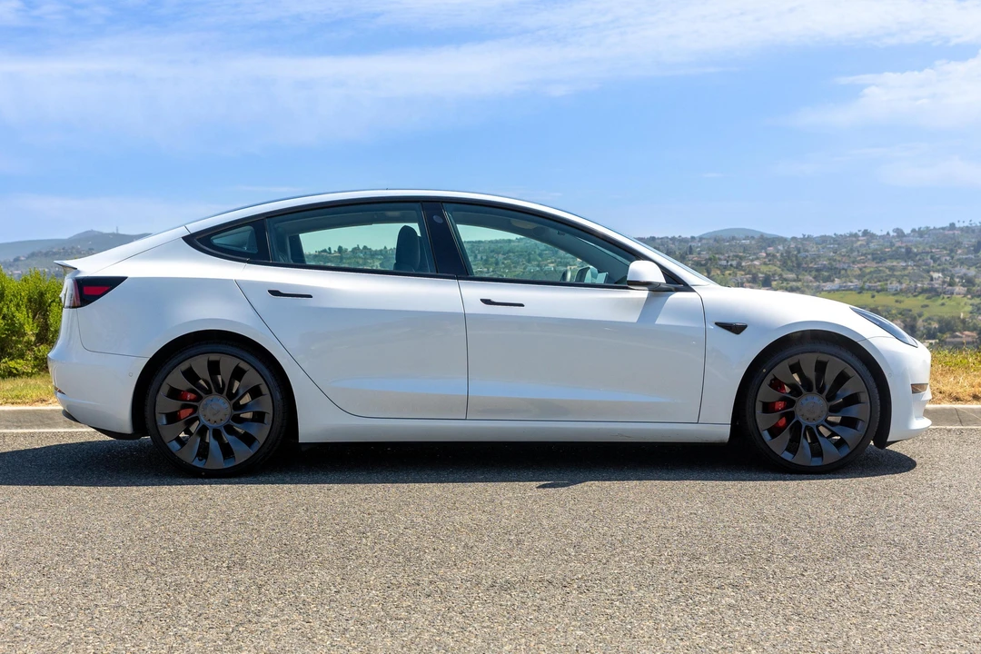 2022 Tesla Model 3 Performance - Image 3 of 31