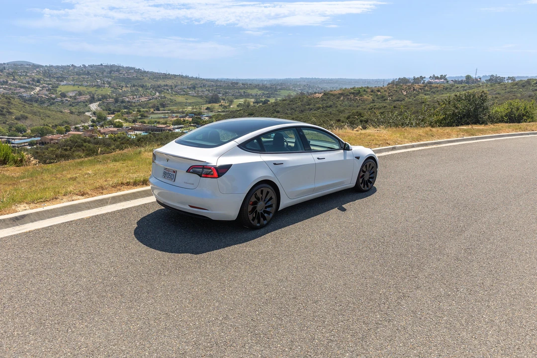 2022 Tesla Model 3 Performance - Image 18 of 31