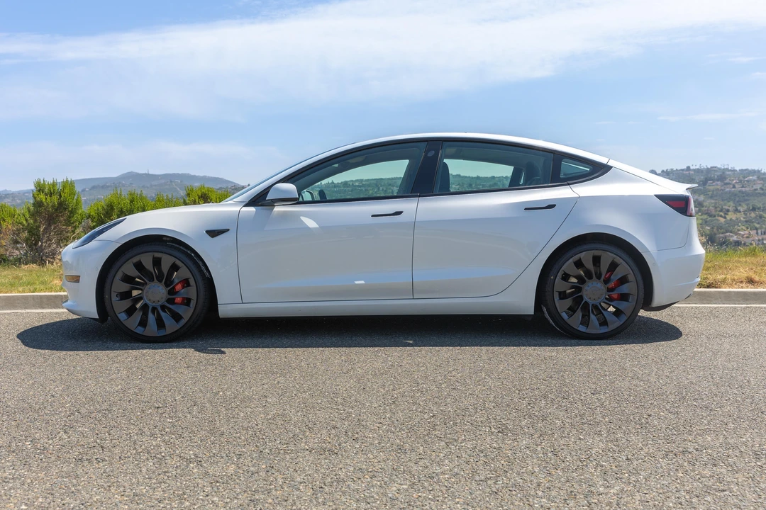 2022 Tesla Model 3 Performance - Image 11 of 31