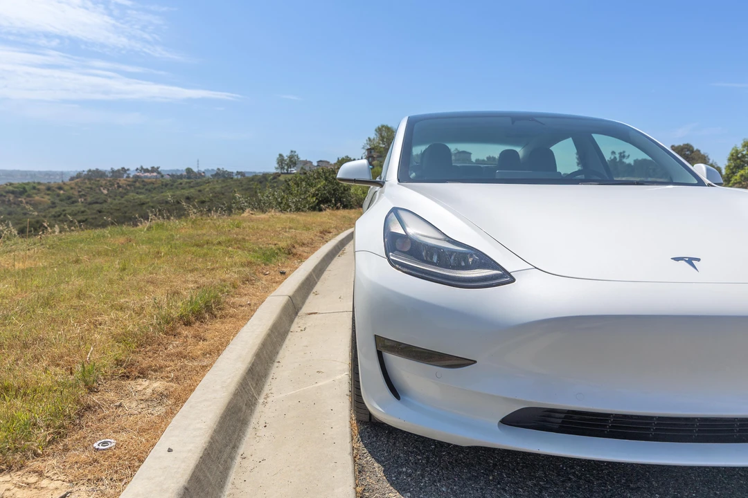 2022 Tesla Model 3 Performance - Image 25 of 31