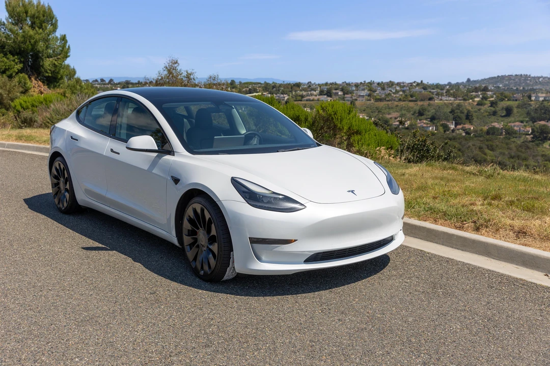 2022 Tesla Model 3 Performance - Image 21 of 31