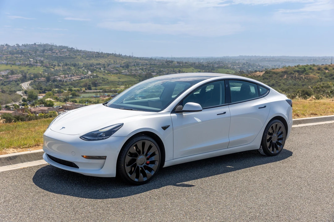 2022 Tesla Model 3 Performance - Image 9 of 31