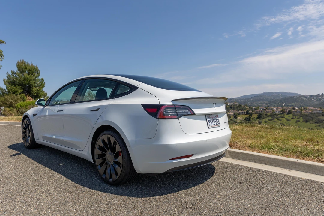2022 Tesla Model 3 Performance - Image 14 of 31
