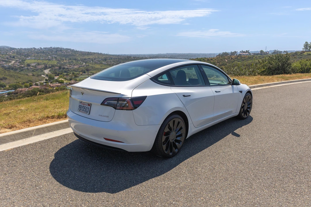 2022 Tesla Model 3 Performance - Image 16 of 31
