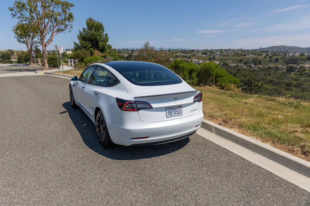2022 Tesla Model 3 Performance - Image 15 of 31