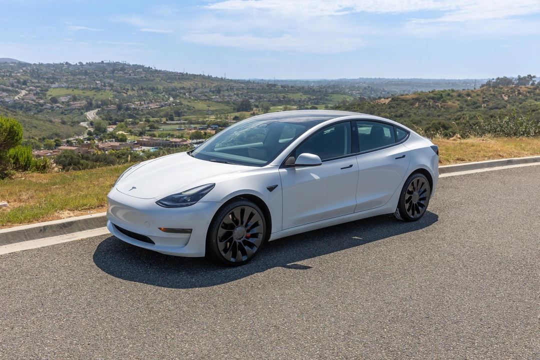 2022 Tesla Model 3 Performance - Image 10 of 31