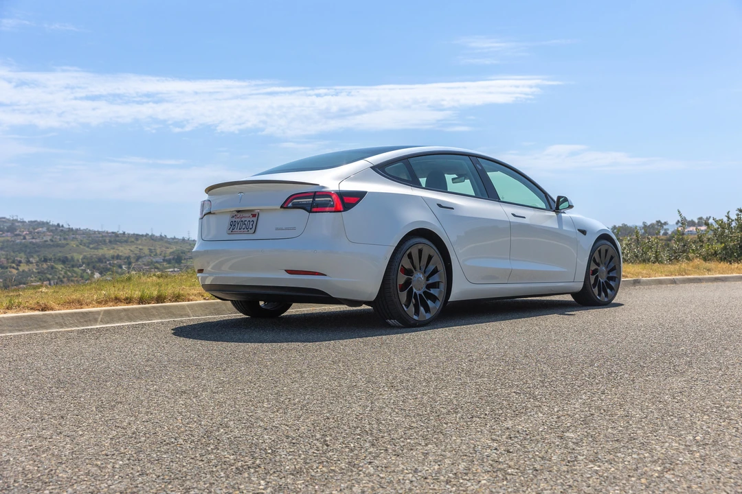 2022 Tesla Model 3 Performance - Image 17 of 31