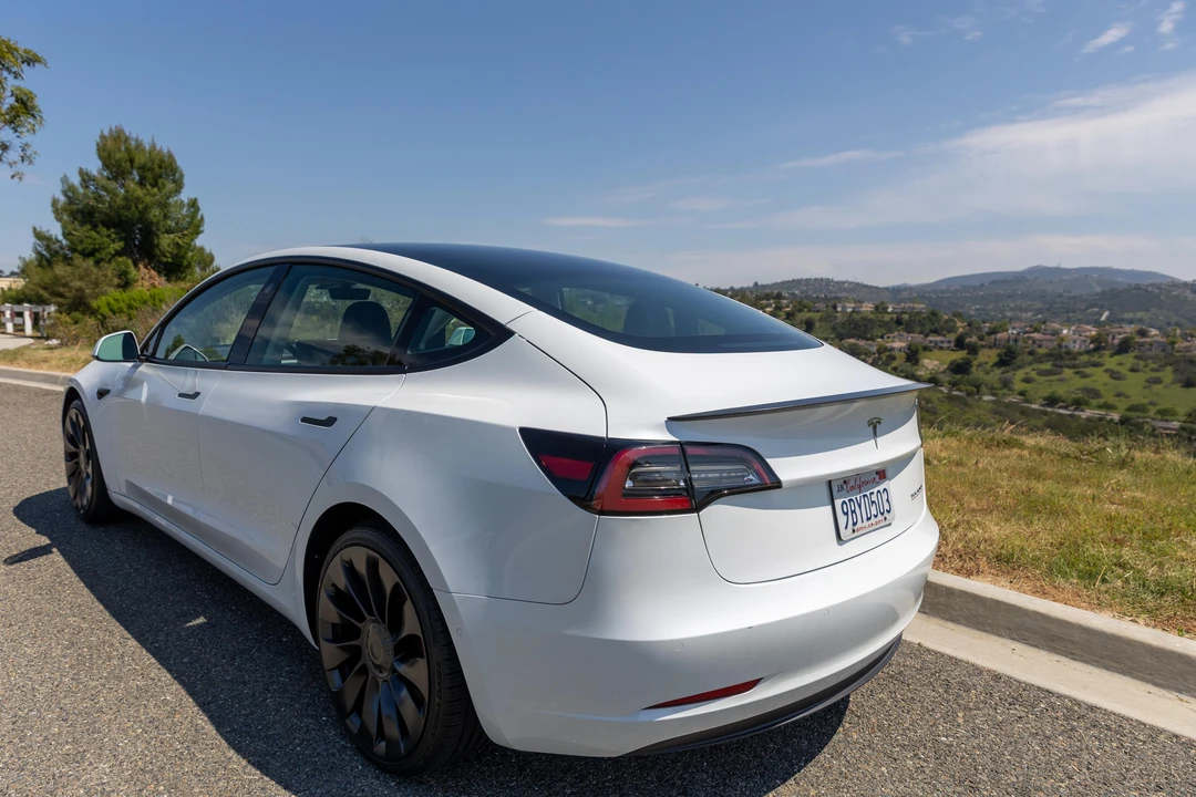 2022 Tesla Model 3 Performance - Image 13 of 31