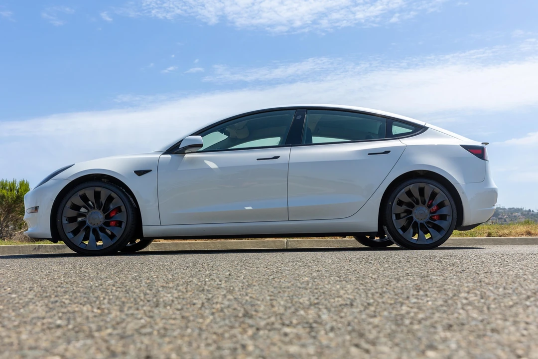 2022 Tesla Model 3 Performance - Image 12 of 31
