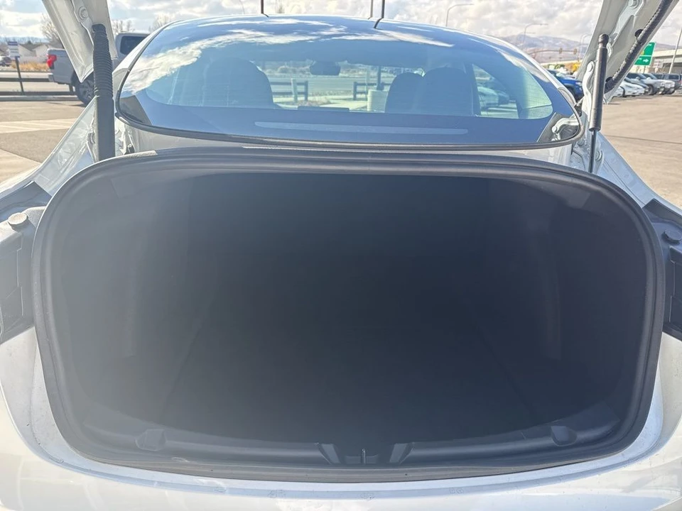2022 Tesla Model 3 Performance - Image 17 of 21