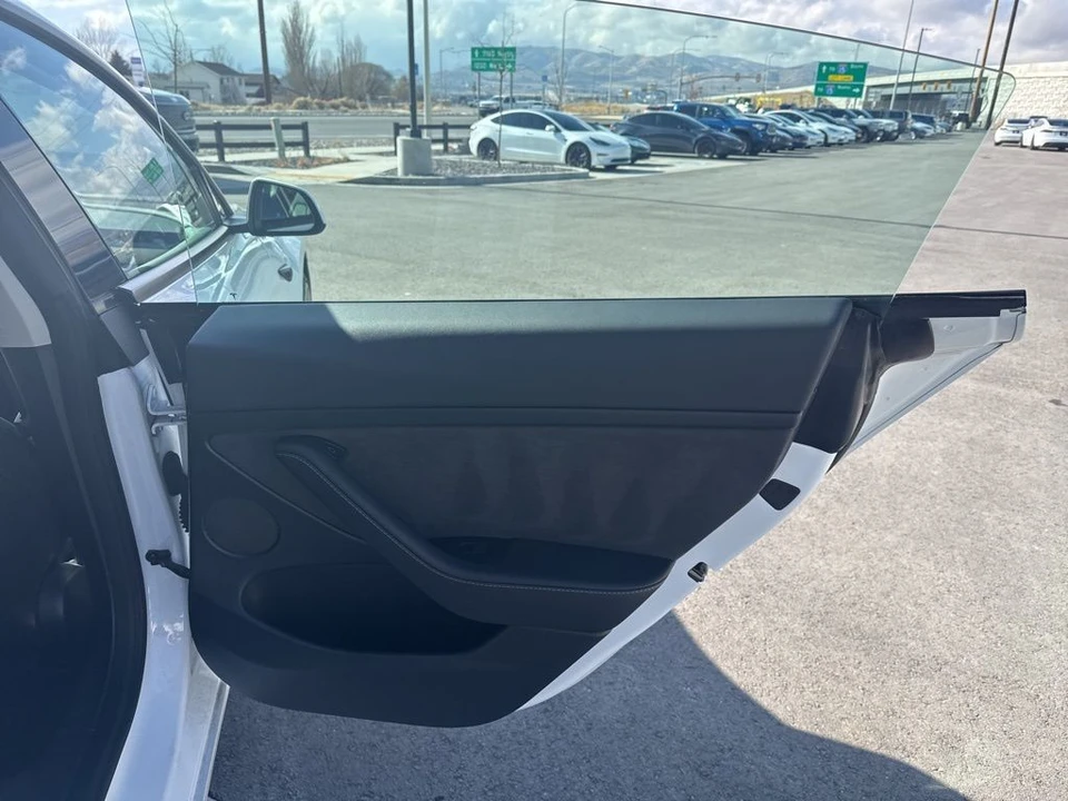 2022 Tesla Model 3 Performance - Image 18 of 21