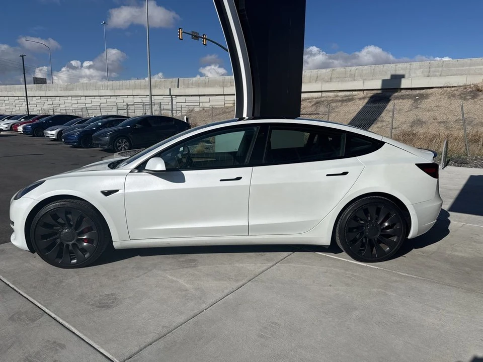 2022 Tesla Model 3 Performance - Image 5 of 21