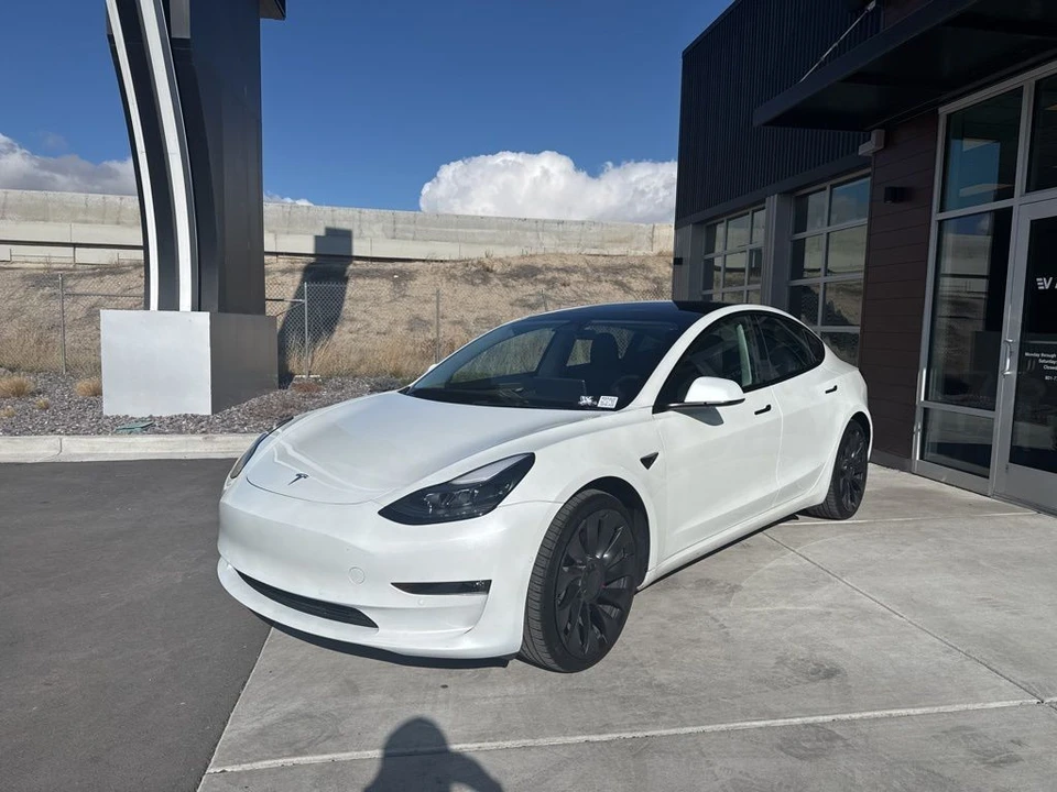 2022 Tesla Model 3 Performance - Image 4 of 21