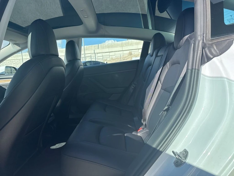 2022 Tesla Model 3 Performance - Image 16 of 21