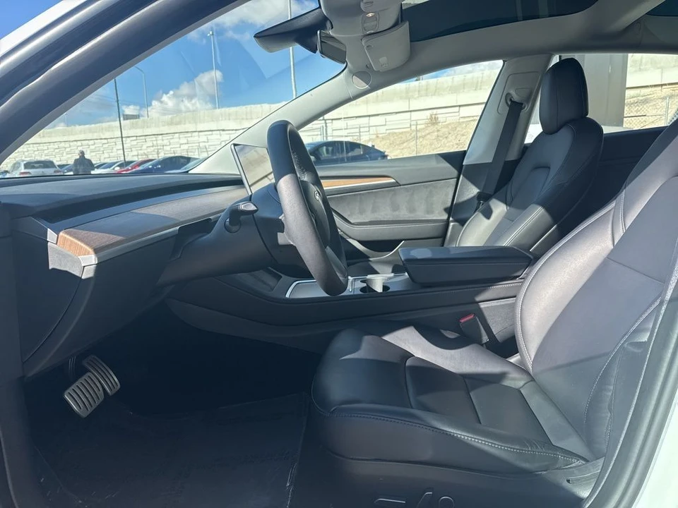 2022 Tesla Model 3 Performance - Image 13 of 21