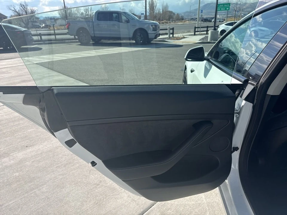 2022 Tesla Model 3 Performance - Image 14 of 21