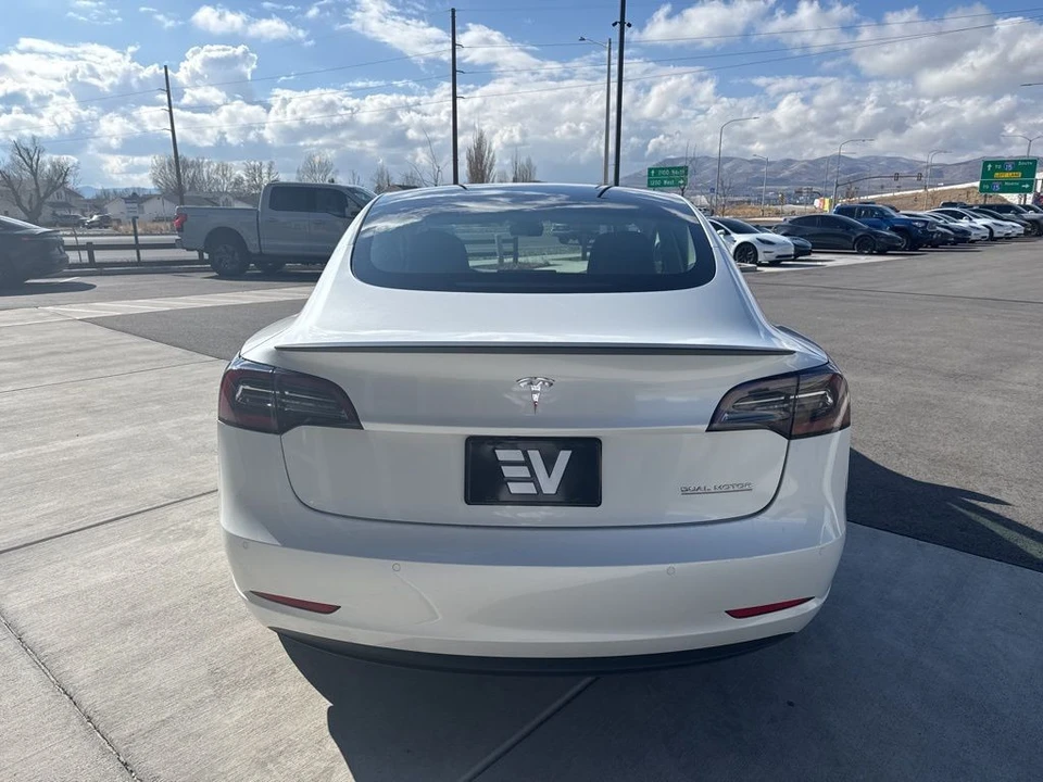 2022 Tesla Model 3 Performance - Image 7 of 21