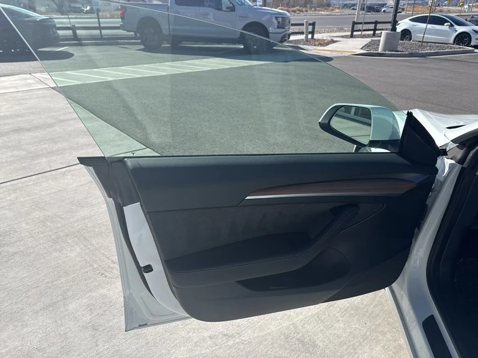 2022 Tesla Model 3 Performance - Image 11 of 21