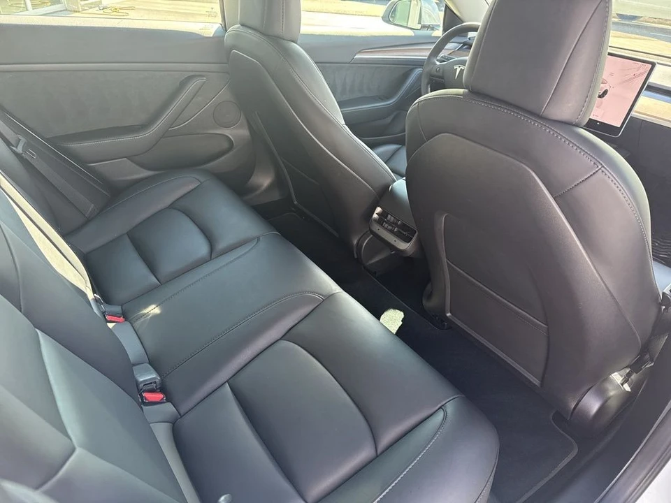 2022 Tesla Model 3 Performance - Image 19 of 21