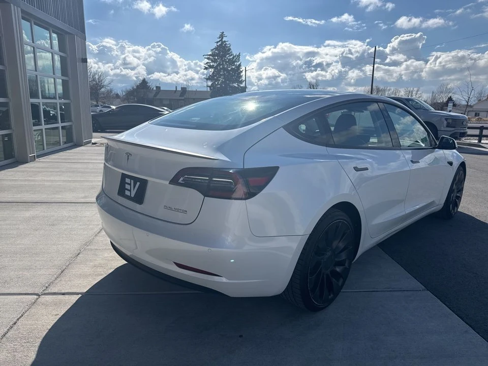 2022 Tesla Model 3 Performance - Image 8 of 21