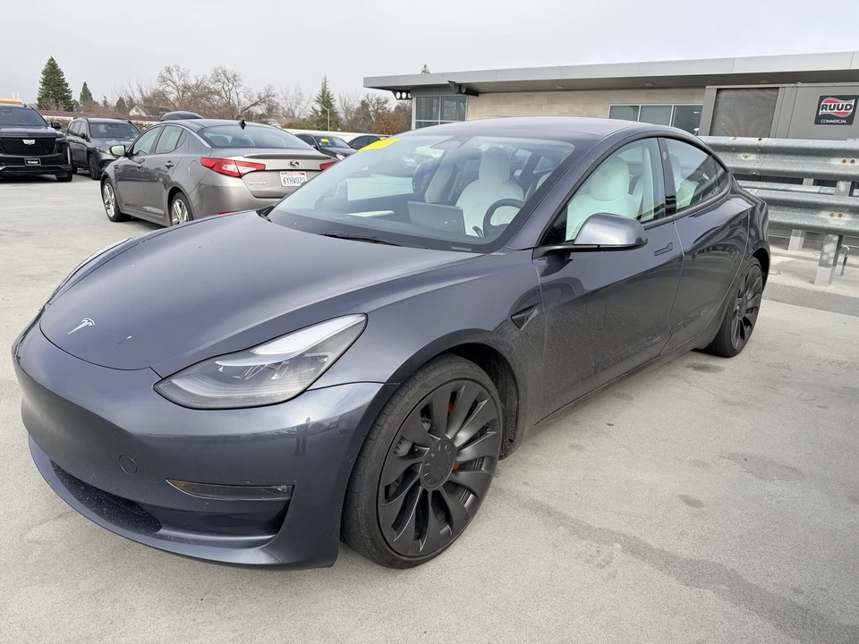 2022 Tesla Model 3 Performance - Image 4 of 6