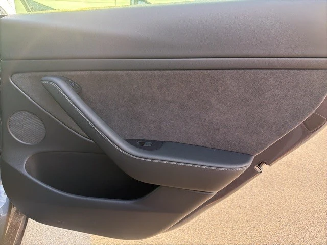 2022 Tesla Model 3 Performance - Image 17 of 21