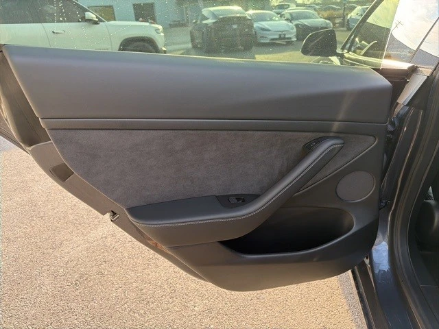 2022 Tesla Model 3 Performance - Image 13 of 21