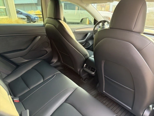 2022 Tesla Model 3 Performance - Image 18 of 21
