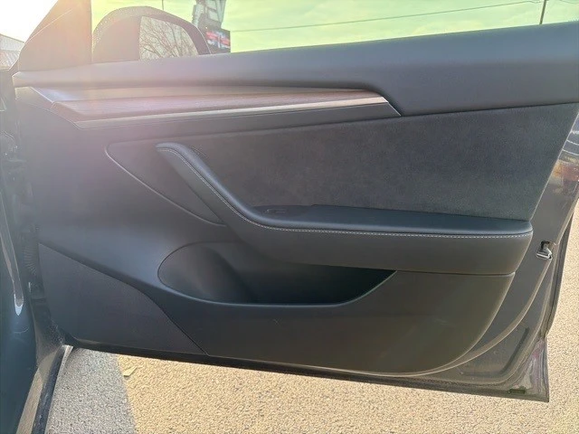 2022 Tesla Model 3 Performance - Image 20 of 21
