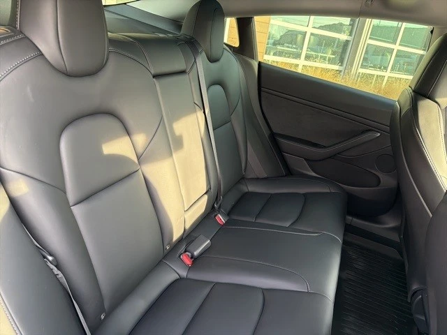 2022 Tesla Model 3 Performance - Image 19 of 21