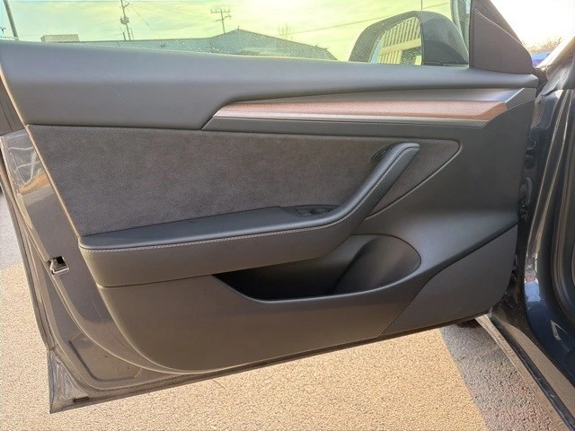 2022 Tesla Model 3 Performance - Image 10 of 21