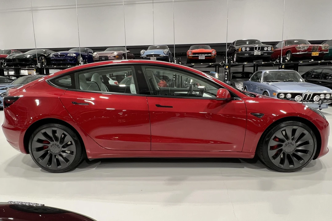 2022 Tesla Model 3 Performance - Image 3 of 31