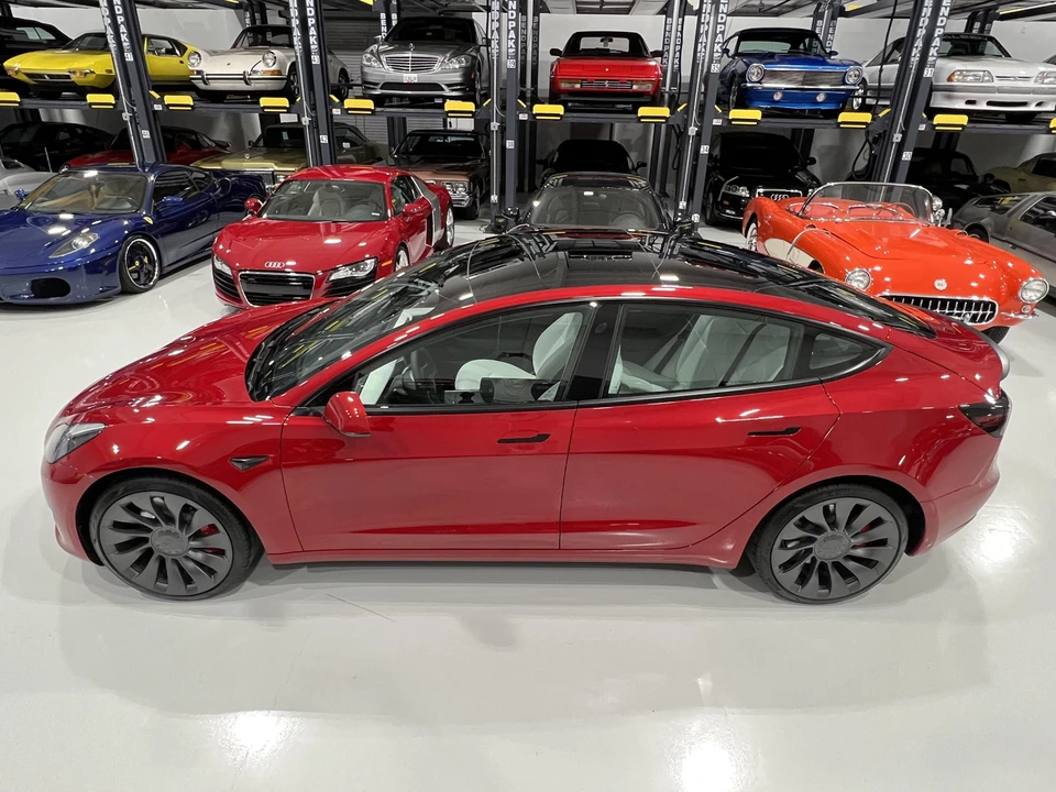 2022 Tesla Model 3 Performance - Image 16 of 31