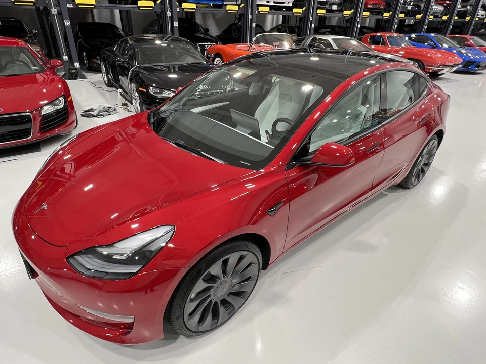 2022 Tesla Model 3 Performance - Image 11 of 31