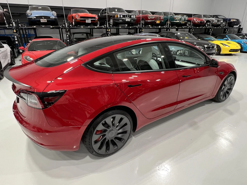 2022 Tesla Model 3 Performance - Image 22 of 31