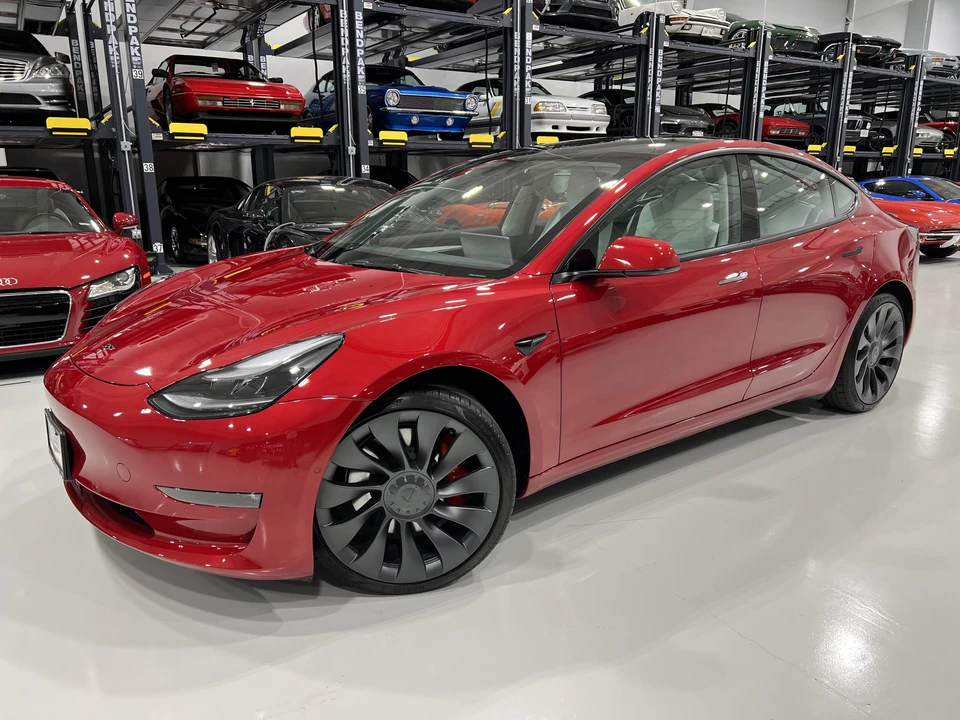 2022 Tesla Model 3 Performance - Image 13 of 31