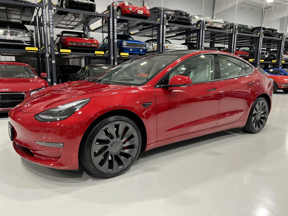 2022 Tesla Model 3 Performance - Image 14 of 31