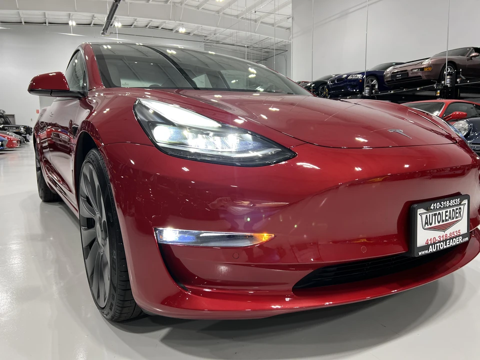 2022 Tesla Model 3 Performance - Image 25 of 31