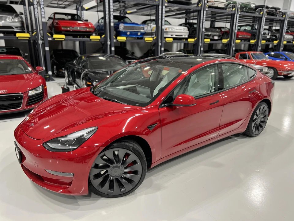 2022 Tesla Model 3 Performance - Image 12 of 31
