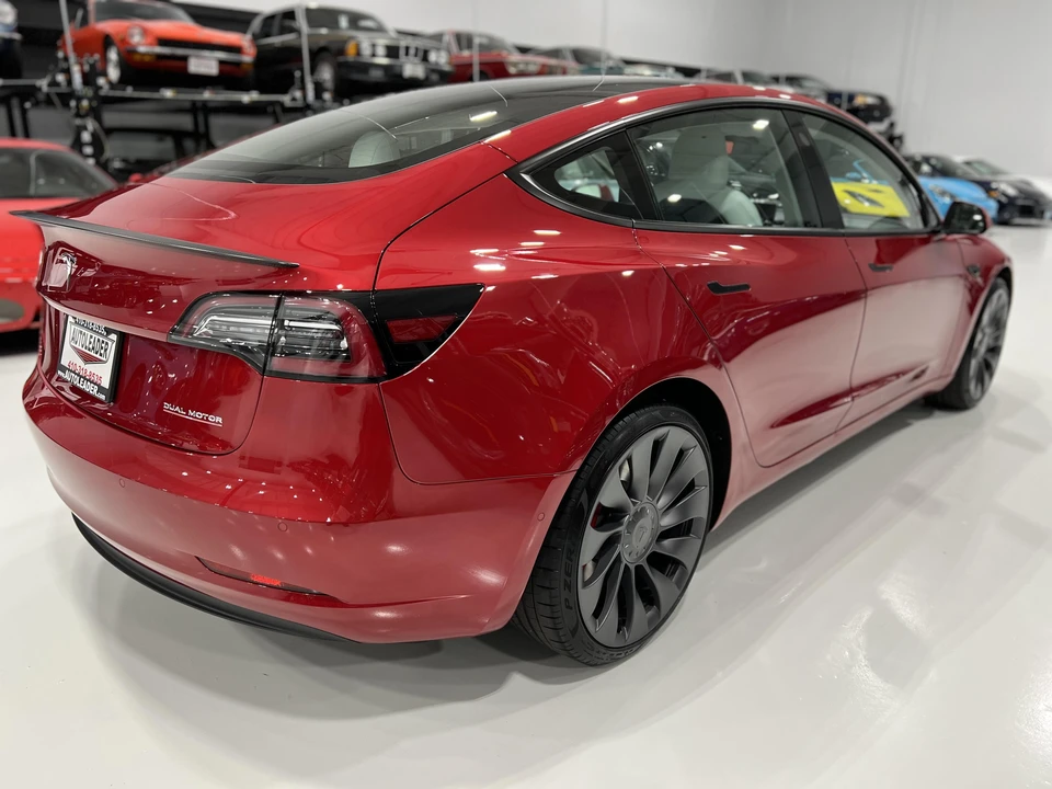 2022 Tesla Model 3 Performance - Image 21 of 31