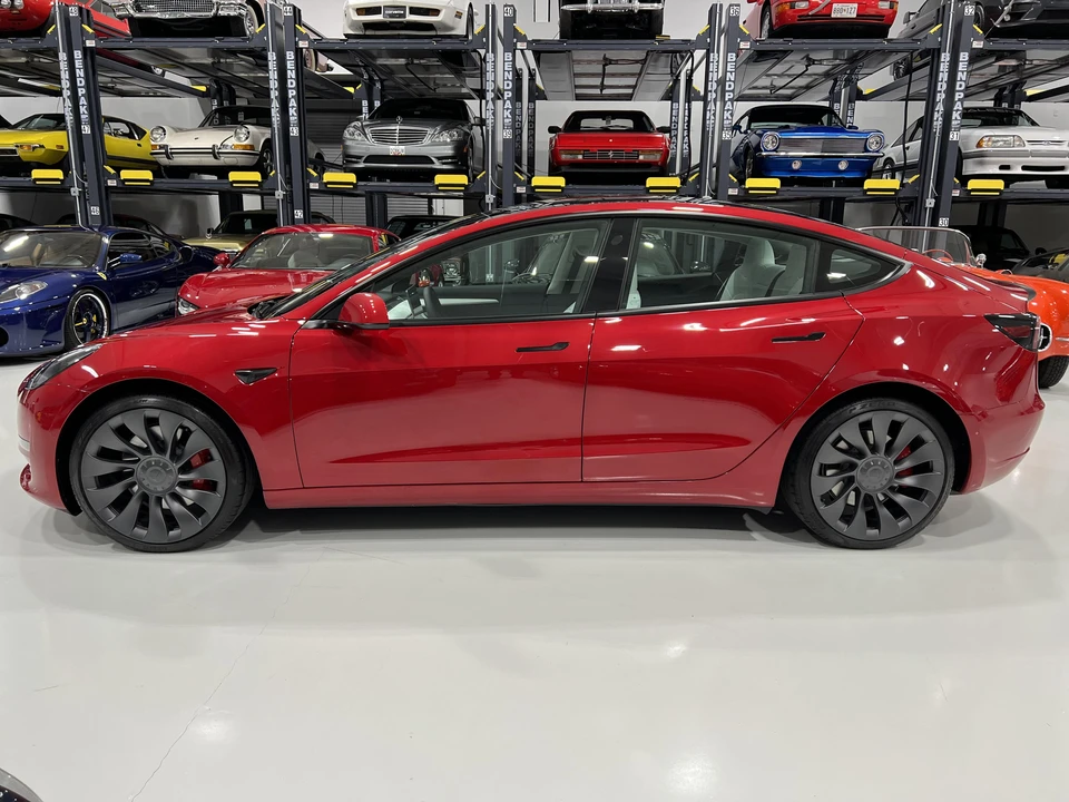 2022 Tesla Model 3 Performance - Image 17 of 31
