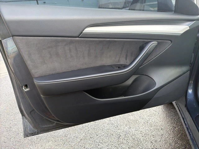 2022 Tesla Model 3 Performance - Image 11 of 21