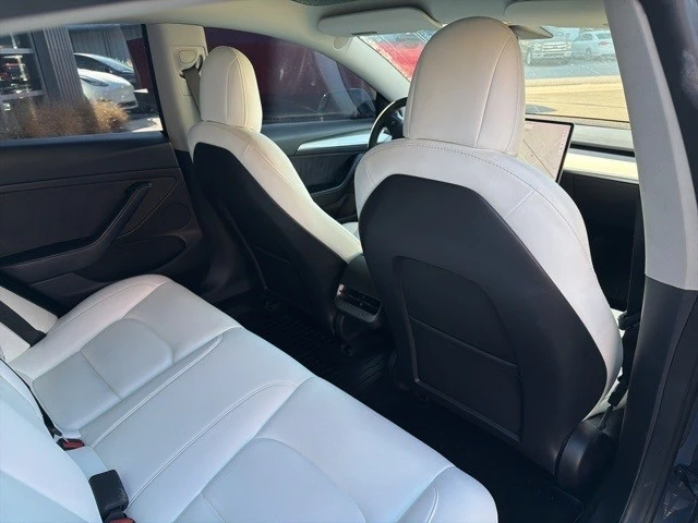 2022 Tesla Model 3 Performance - Image 18 of 21