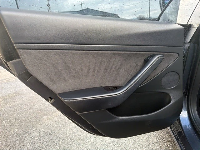 2022 Tesla Model 3 Performance - Image 14 of 21
