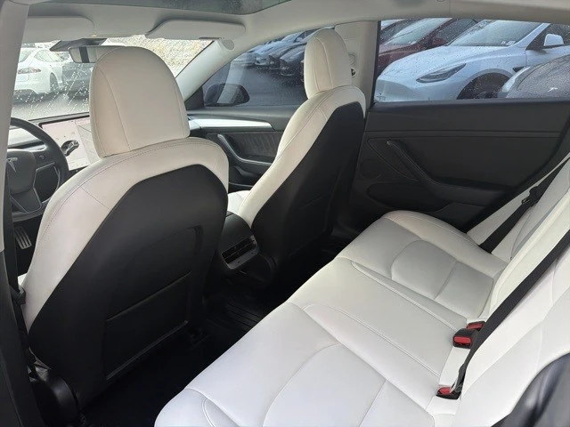 2022 Tesla Model 3 Performance - Image 15 of 21