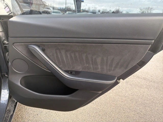 2022 Tesla Model 3 Performance - Image 18 of 21