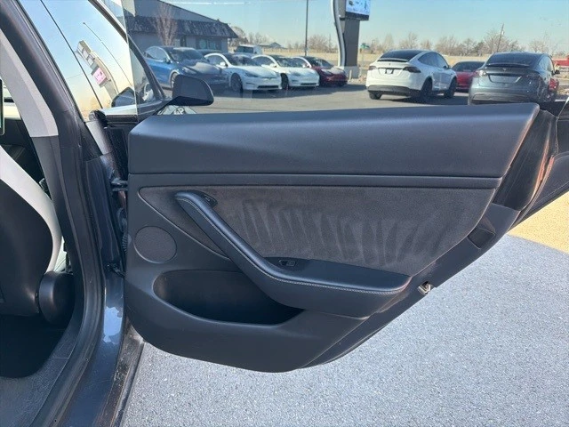 2022 Tesla Model 3 Performance - Image 17 of 21